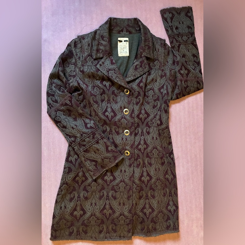 Retro Style Tapestry Fabric Coat with Flared Sleeves and Tailored Back Coat